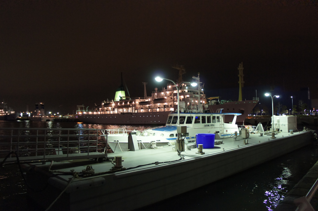 夜の波止場