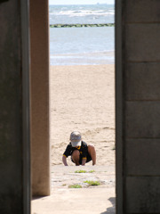 浜辺の少年