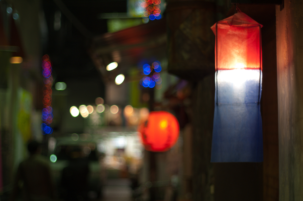 赤と青の灯