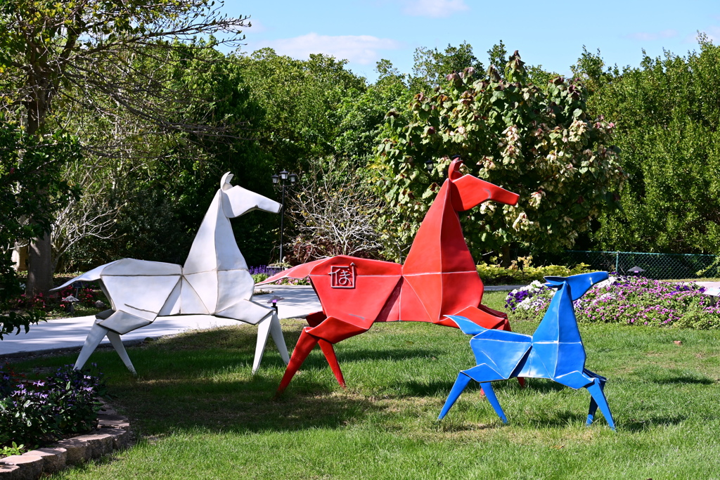 木陰のおうまさんたち　12-16-25