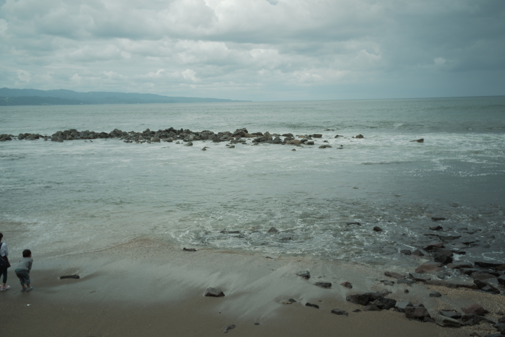 北の方の海