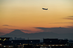 夕暮れの羽田空港