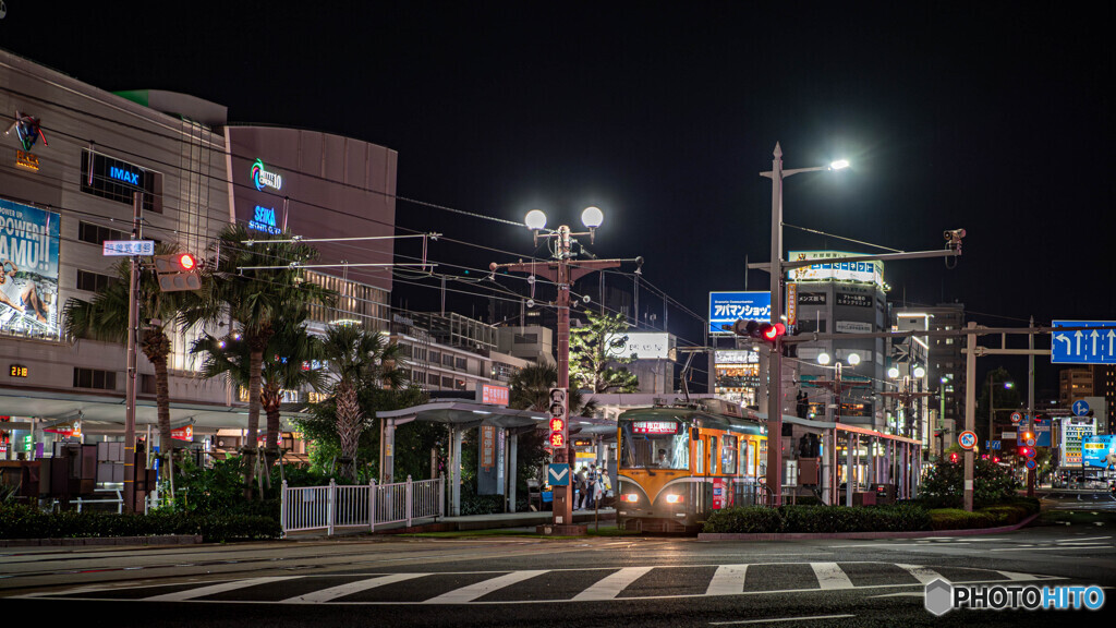 駅前電停の夜