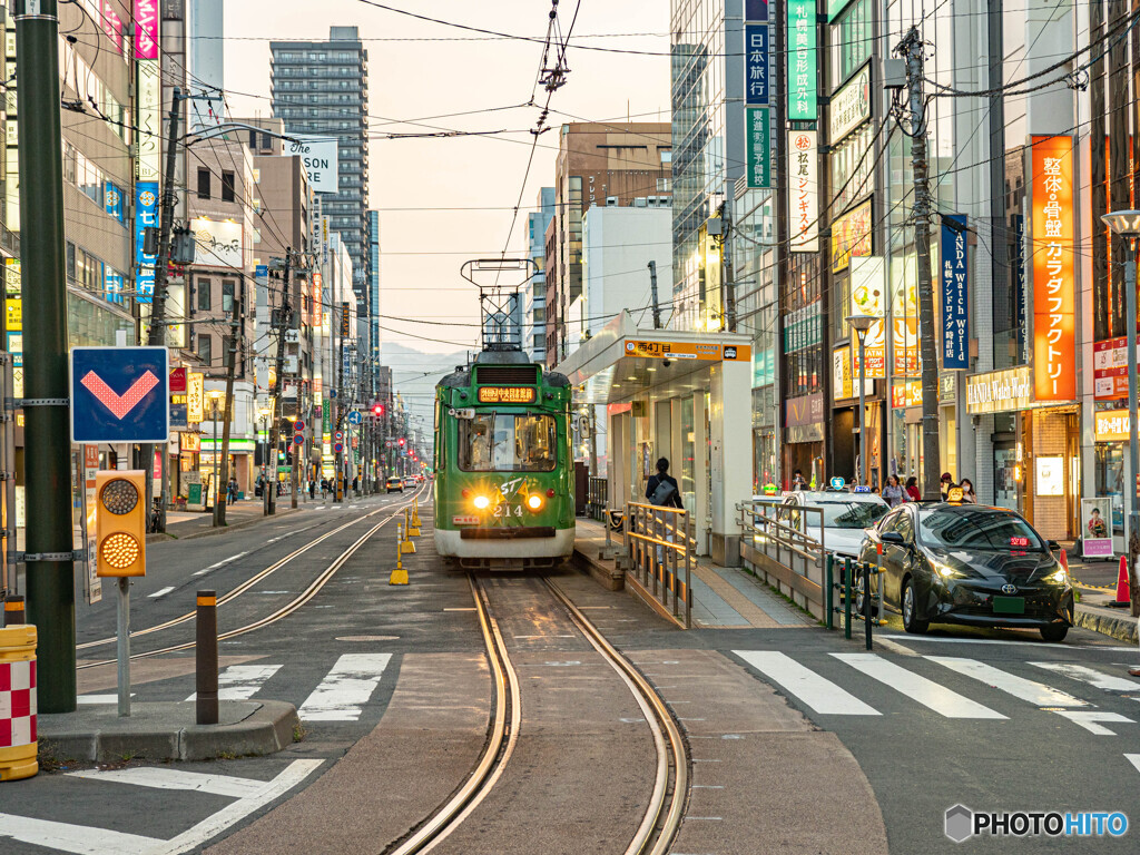 夕暮れの街角で