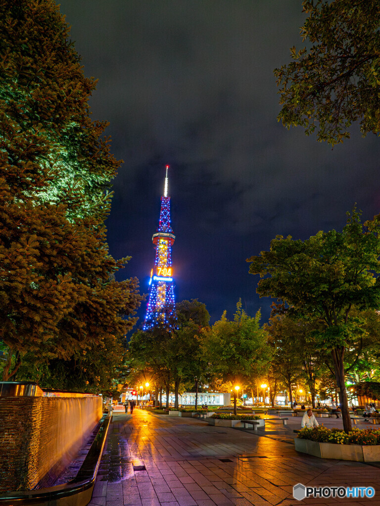 群青の空と塔
