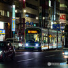 暑い夜を往く連接車
