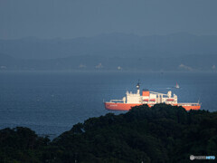 夏の東京湾を砕氷艦が往く