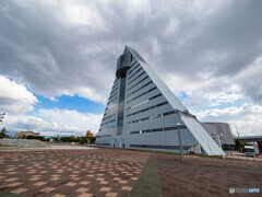 ▲な建物でお土産でも