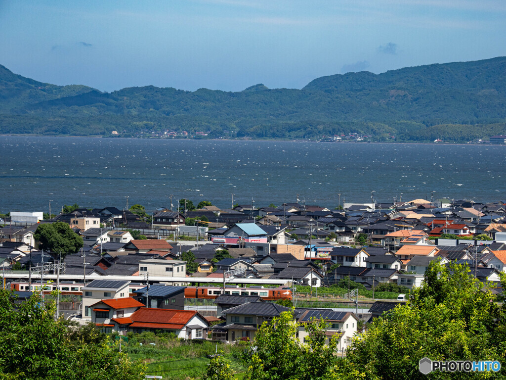 やくも、宍道湖をバックに