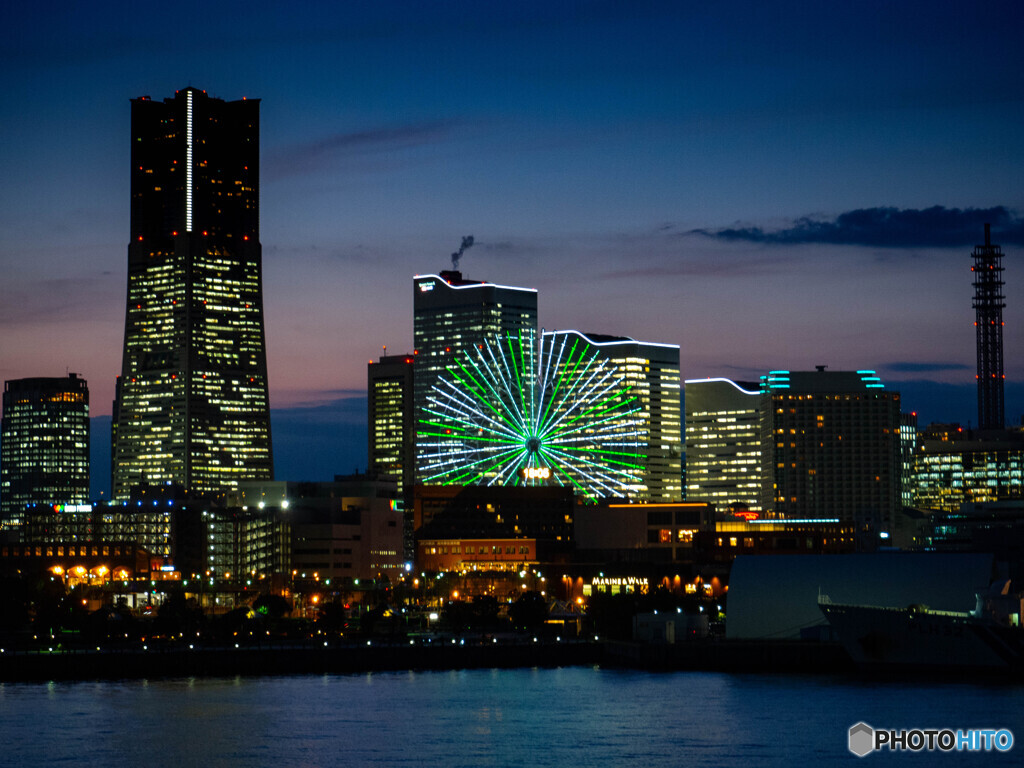 群青の横浜夜景