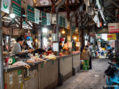 市場の風景（中）