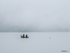 霧の秋名湖