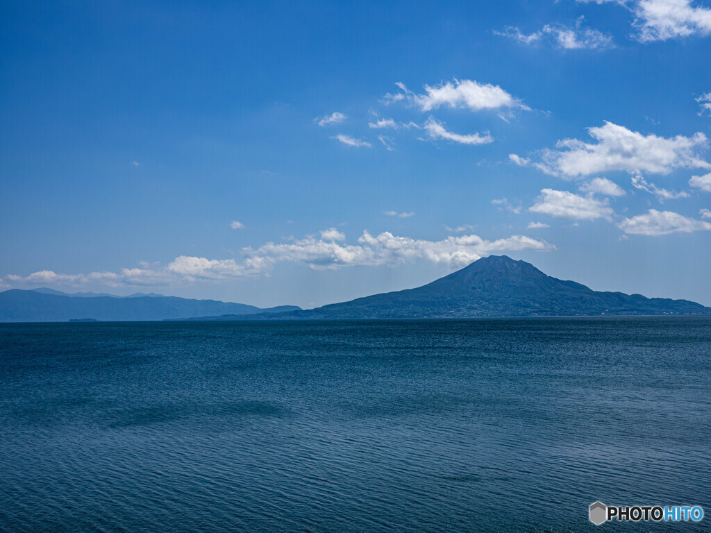青い空、青い海、桜島