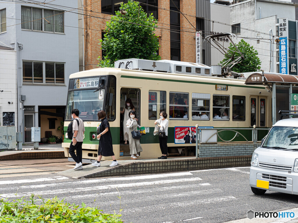 うわぁ、外、暑っつぅ〜！