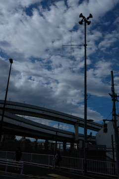 空と道とサイレンスピーカー