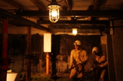 裸電球 まぶしくて