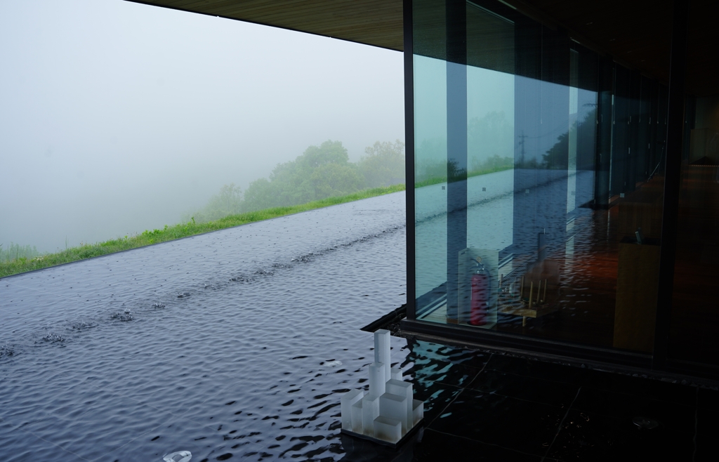 湯布院は雨の中