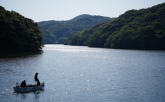 ああ湖に 小舟がただひとつ