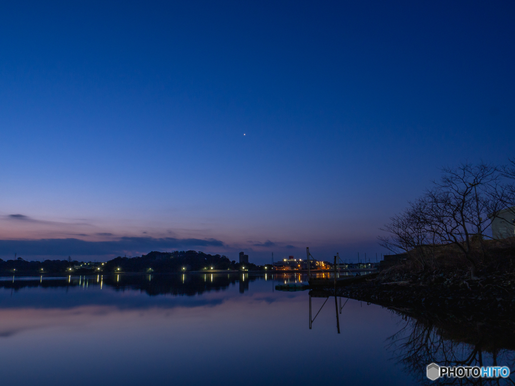 （漕艇場 夜明け前）