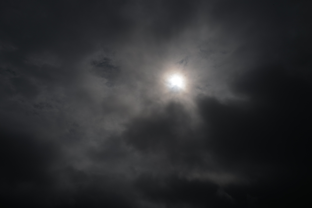 雨あがり秋曇