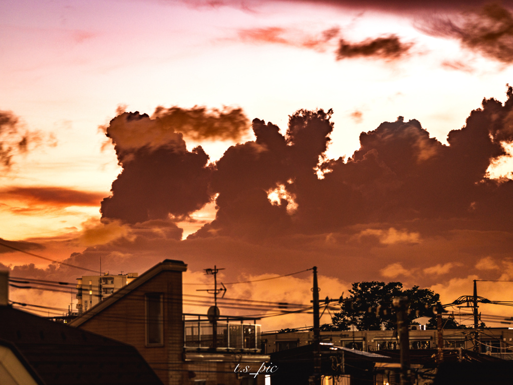 夕暮れと積乱雲