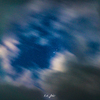 雲の隙間から見える星空