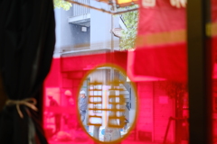 外は雨でも工事中