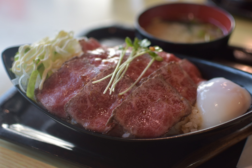  ローストビーフ丼！（米沢牛）