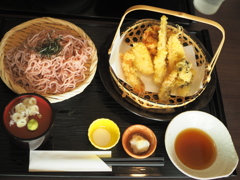 桜のお蕎麦と季節のてんぷら