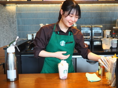 白桃と桜わらびもちフラペチーノ♡