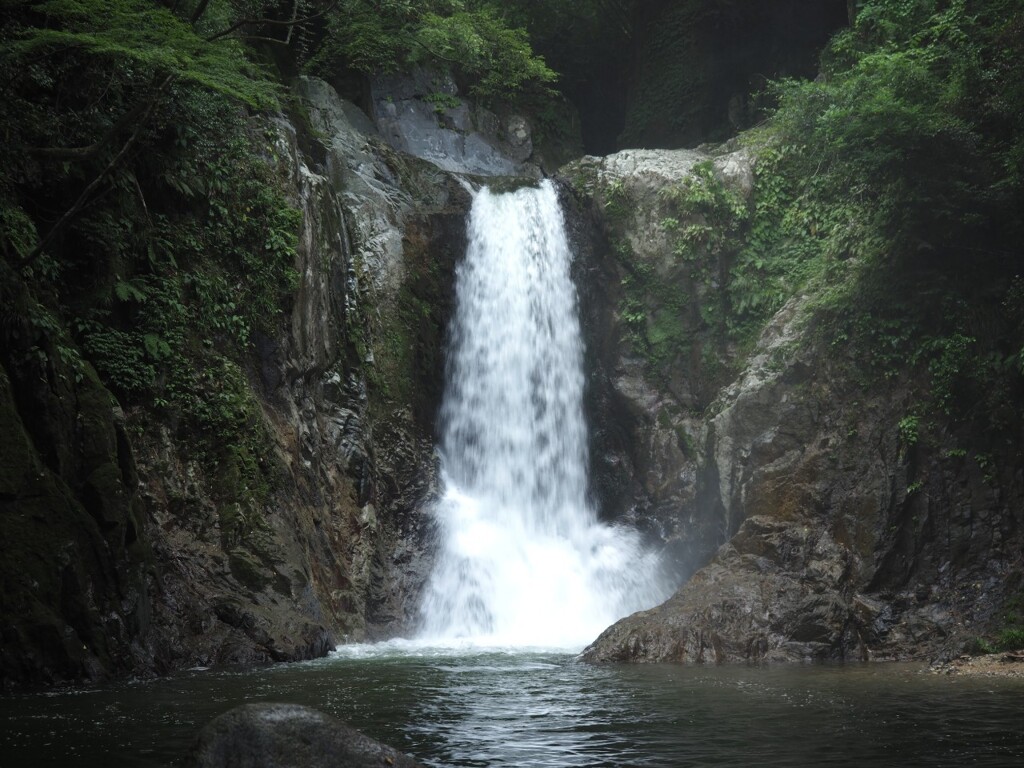 鳴沢の滝