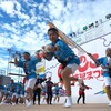 舞台狭しと