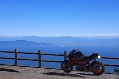 快晴の雲仙仁田峠をゆく