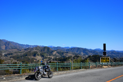 快晴の高千穂をゆく