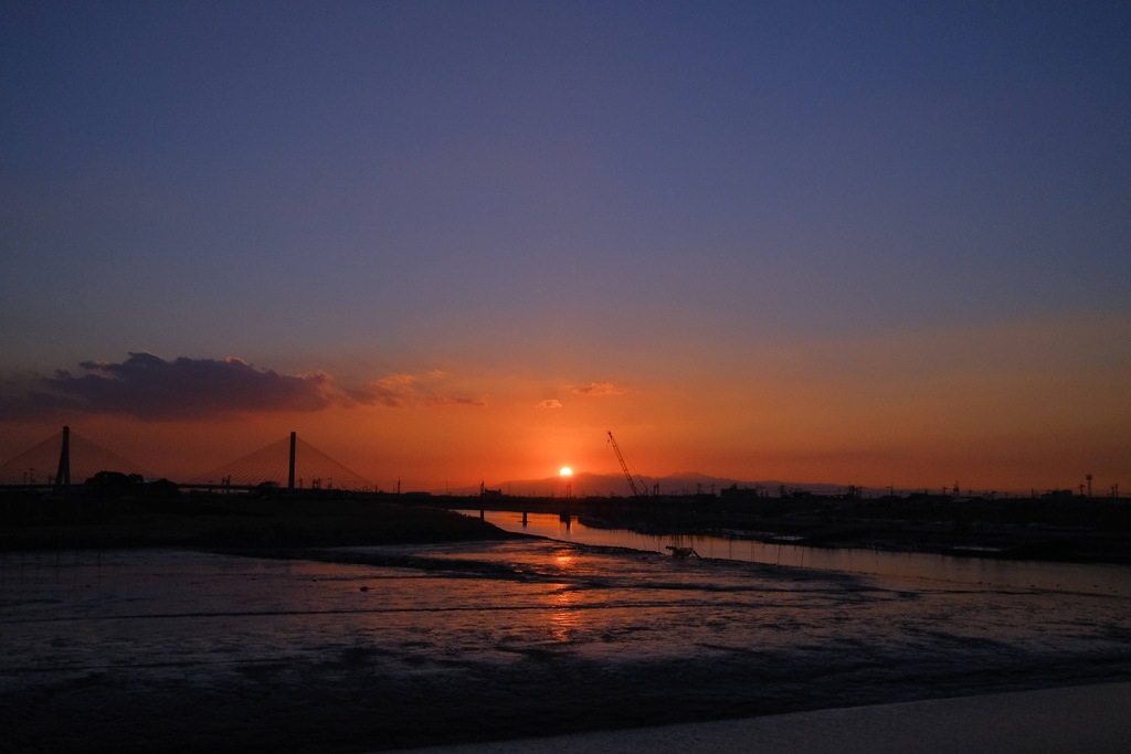 夕暮れの漁港