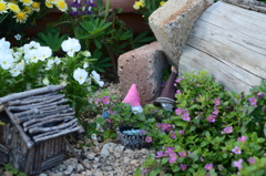 寄せ植え花壇の中の世界