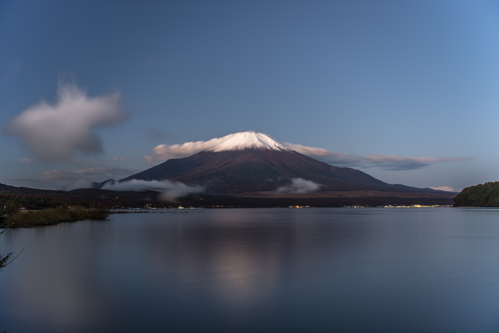 早朝の山中湖から