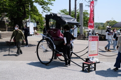 犬山城のお笑い人力車