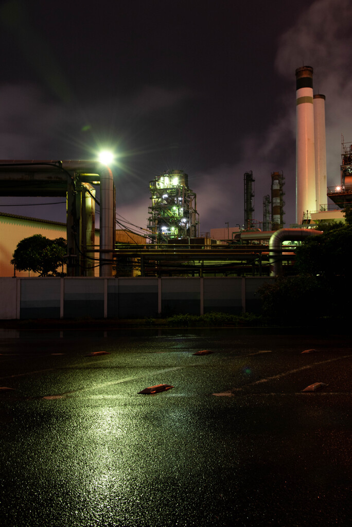 雨の川崎工場夜景