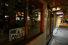閉店後のカフェ