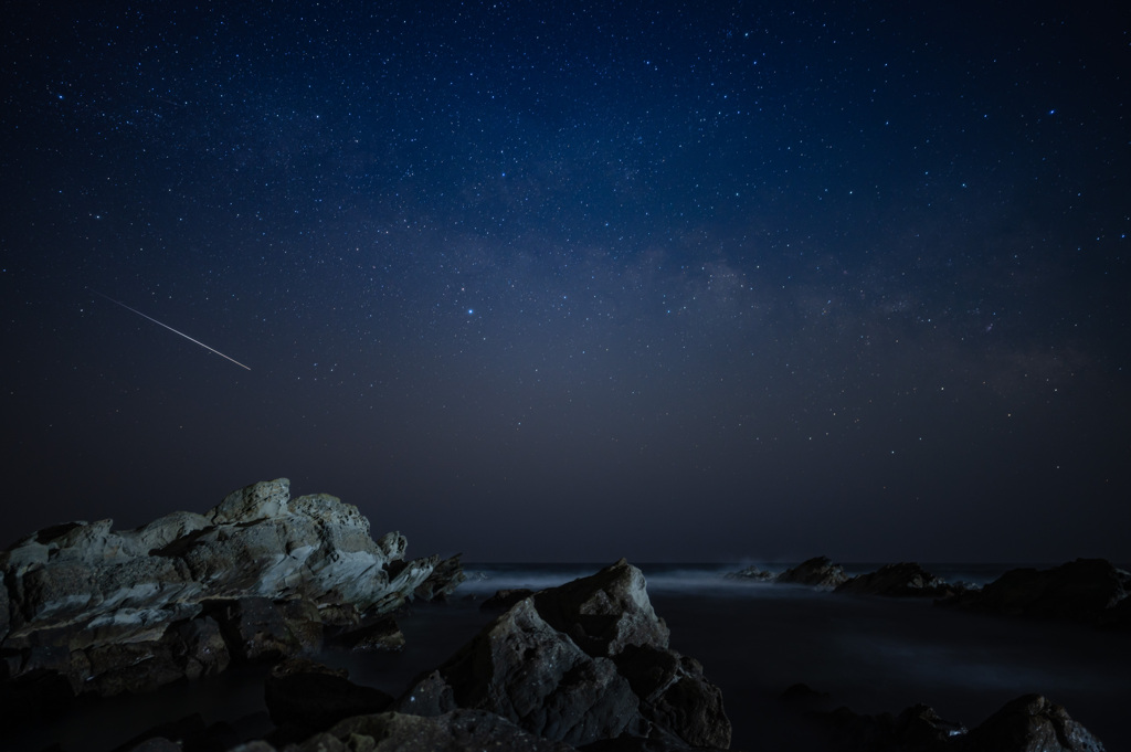 中生代白亜紀層と流れ星