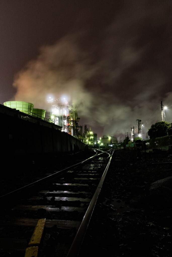 雨の川崎工場夜景