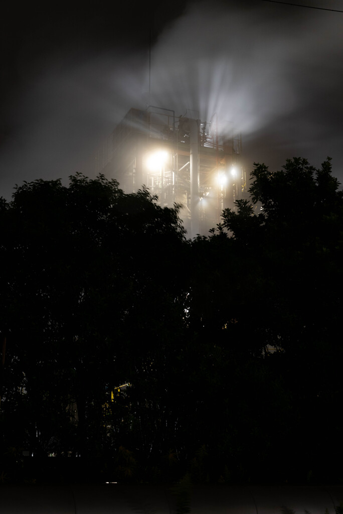雨の川崎工場夜景