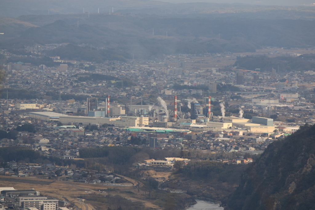山頂から見るパルプ工場