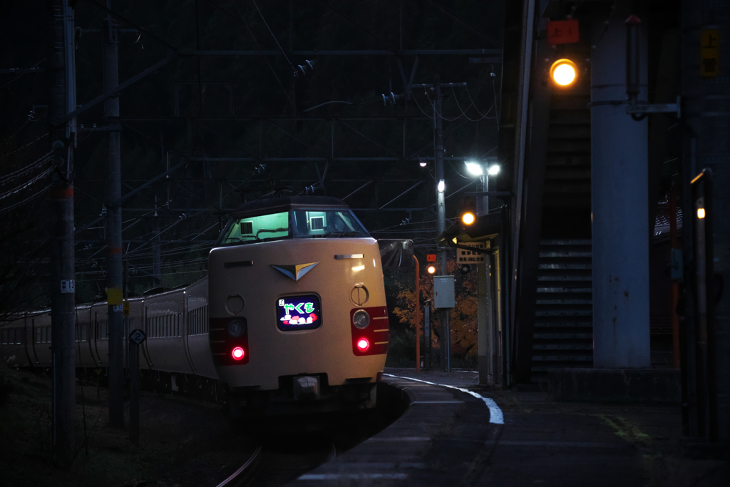 夜に向かって駆けてゆく