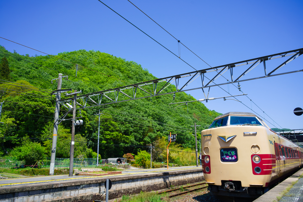 美袋駅、国鉄色の予期せぬ停車の一幕③