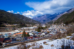 雪残る須原宿