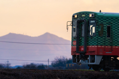 夕時の筑波山と