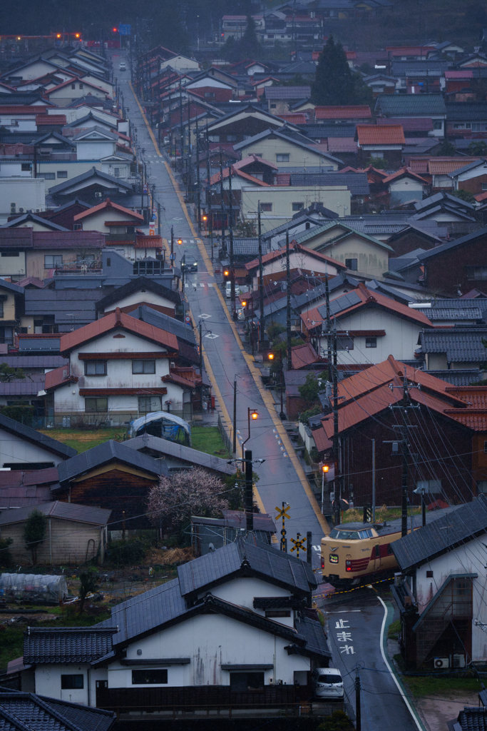 雨降りしきる黒坂の古い町並み①