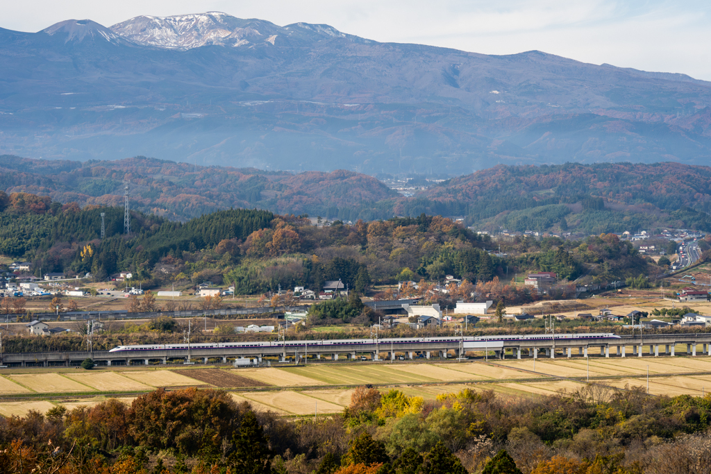 秋の吾妻山にやまびこ走る音響いてた